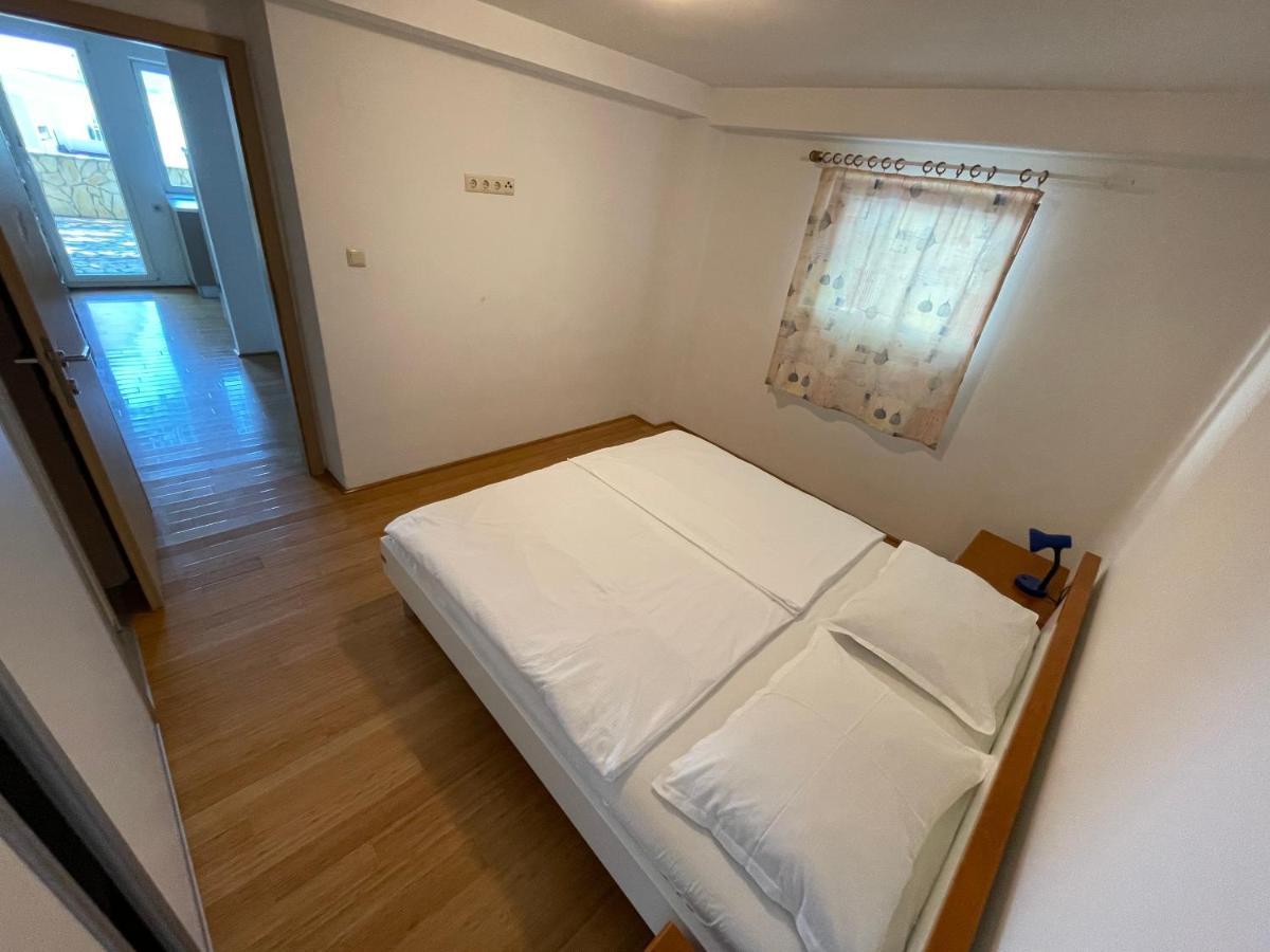 Apartment Victoria Стара Башка Экстерьер фото
