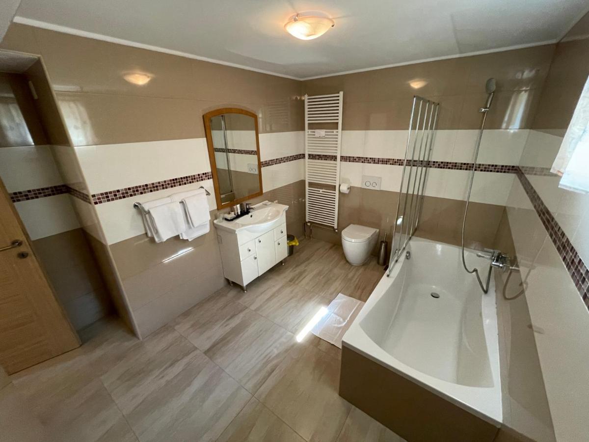 Apartment Victoria Стара Башка Экстерьер фото