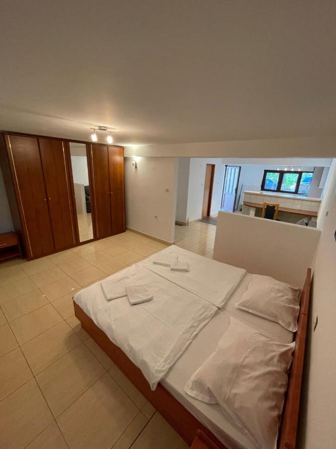 Apartment Victoria Стара Башка Экстерьер фото