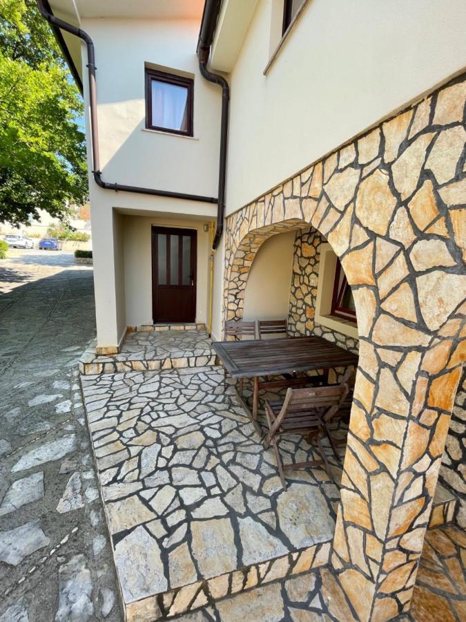 Apartment Victoria Стара Башка Экстерьер фото
